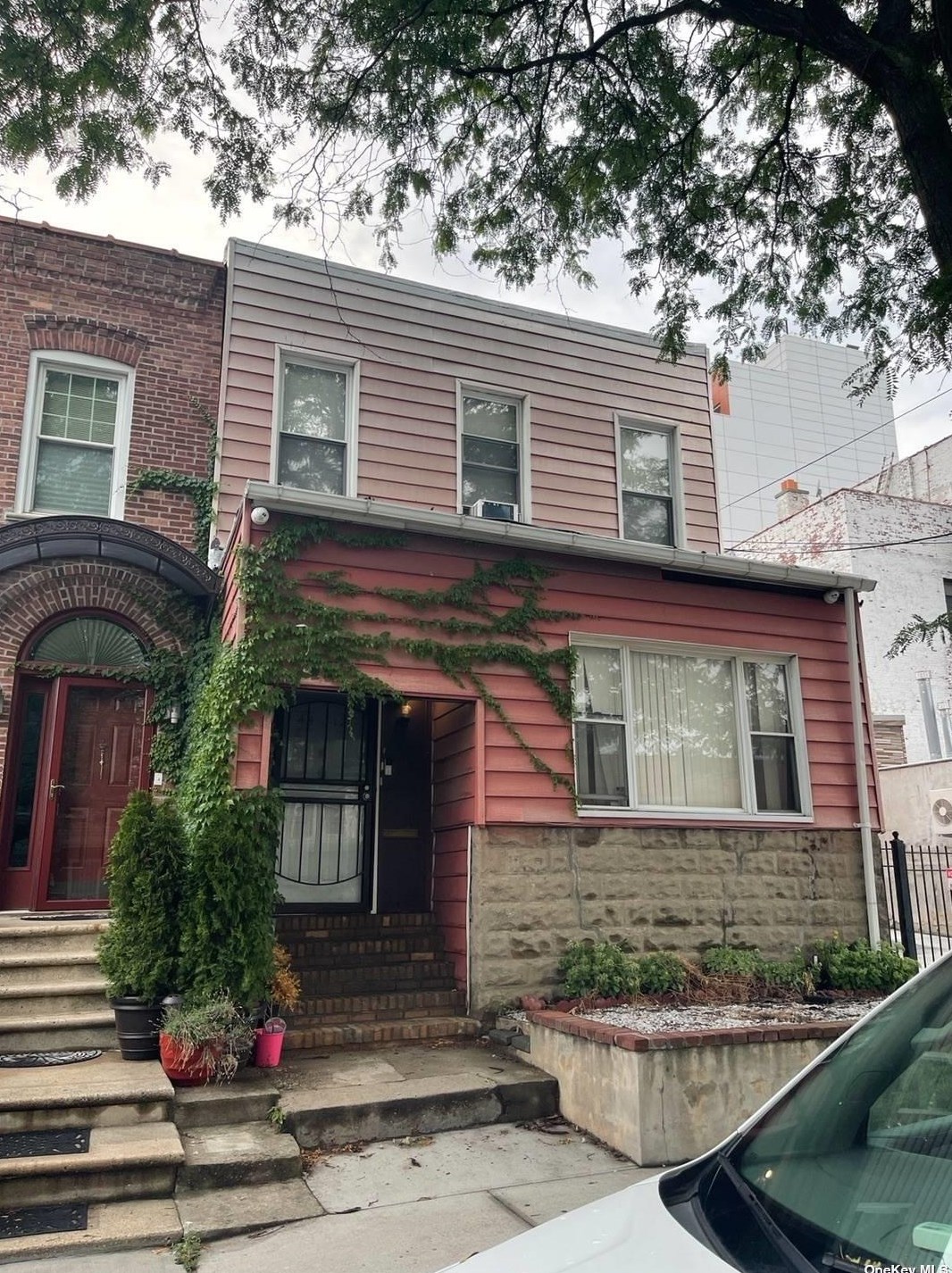 44-12 65th St, Flushing, NY 11377-2329