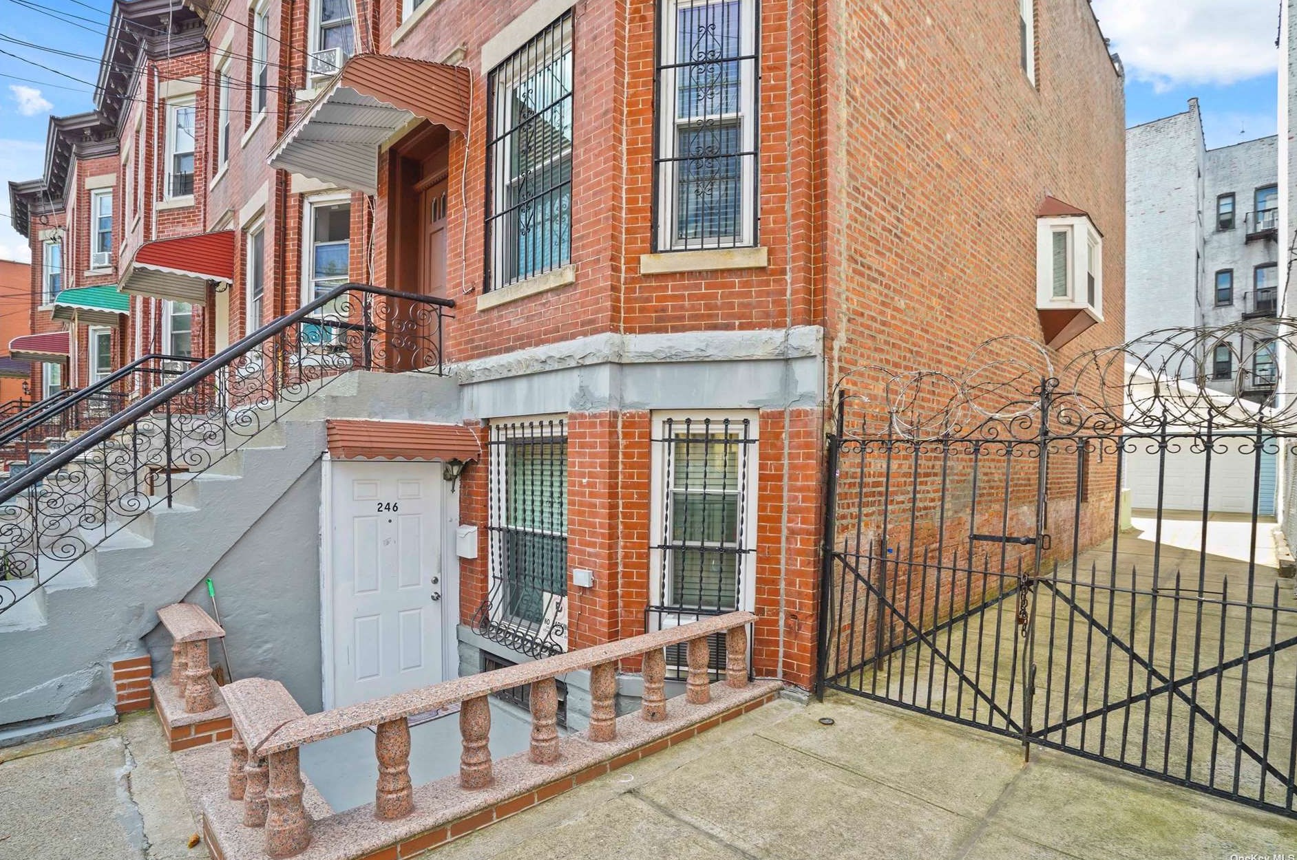 246 Etna St, Brooklyn, NY 11208-1638
