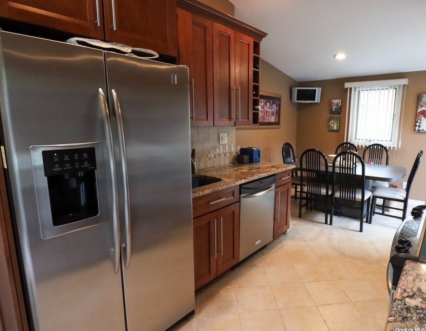 40 Greatwater Ave, East Massapequa, NY 11758-8306