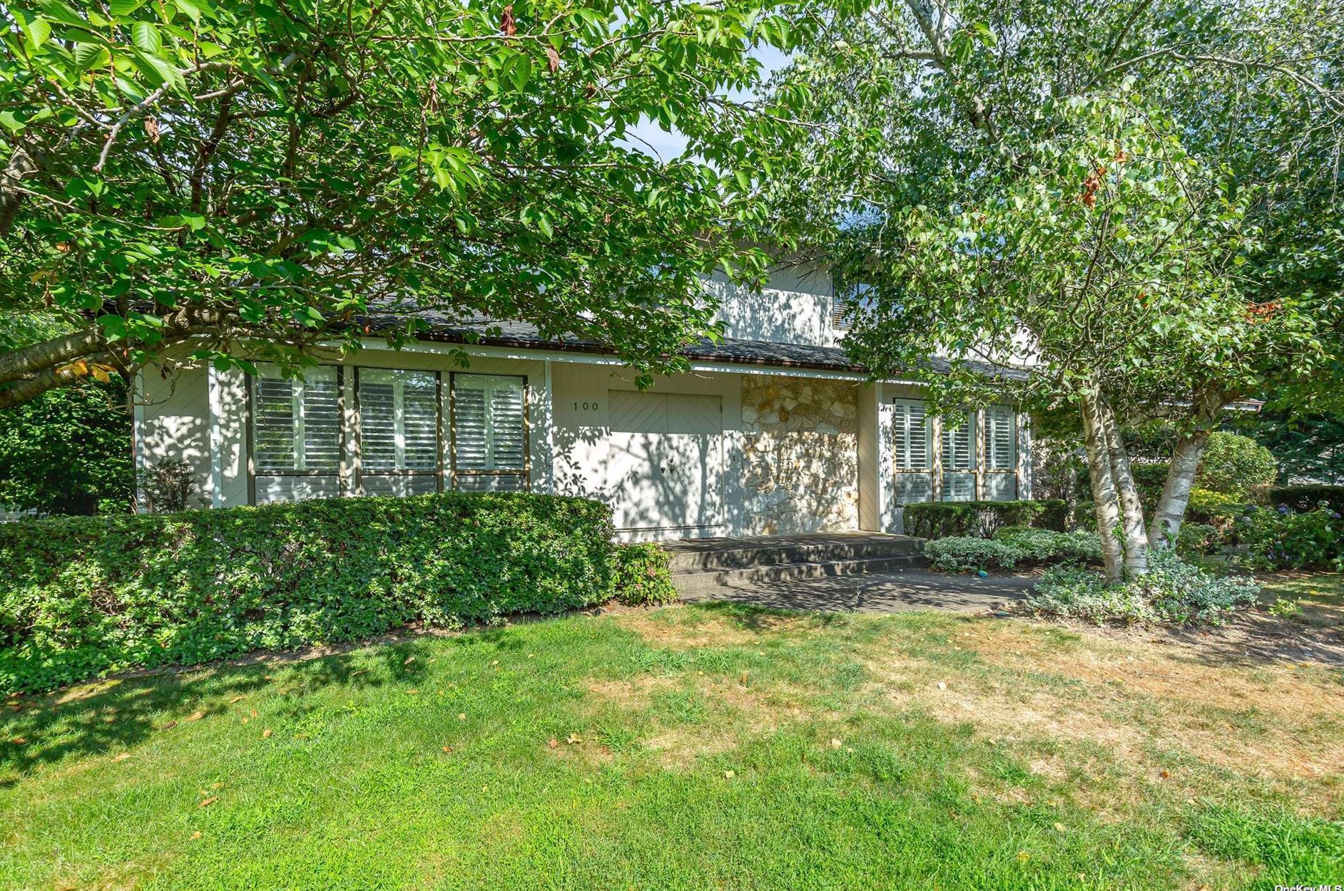 100 Coachman Pl, Syosset, NY 11791-3053