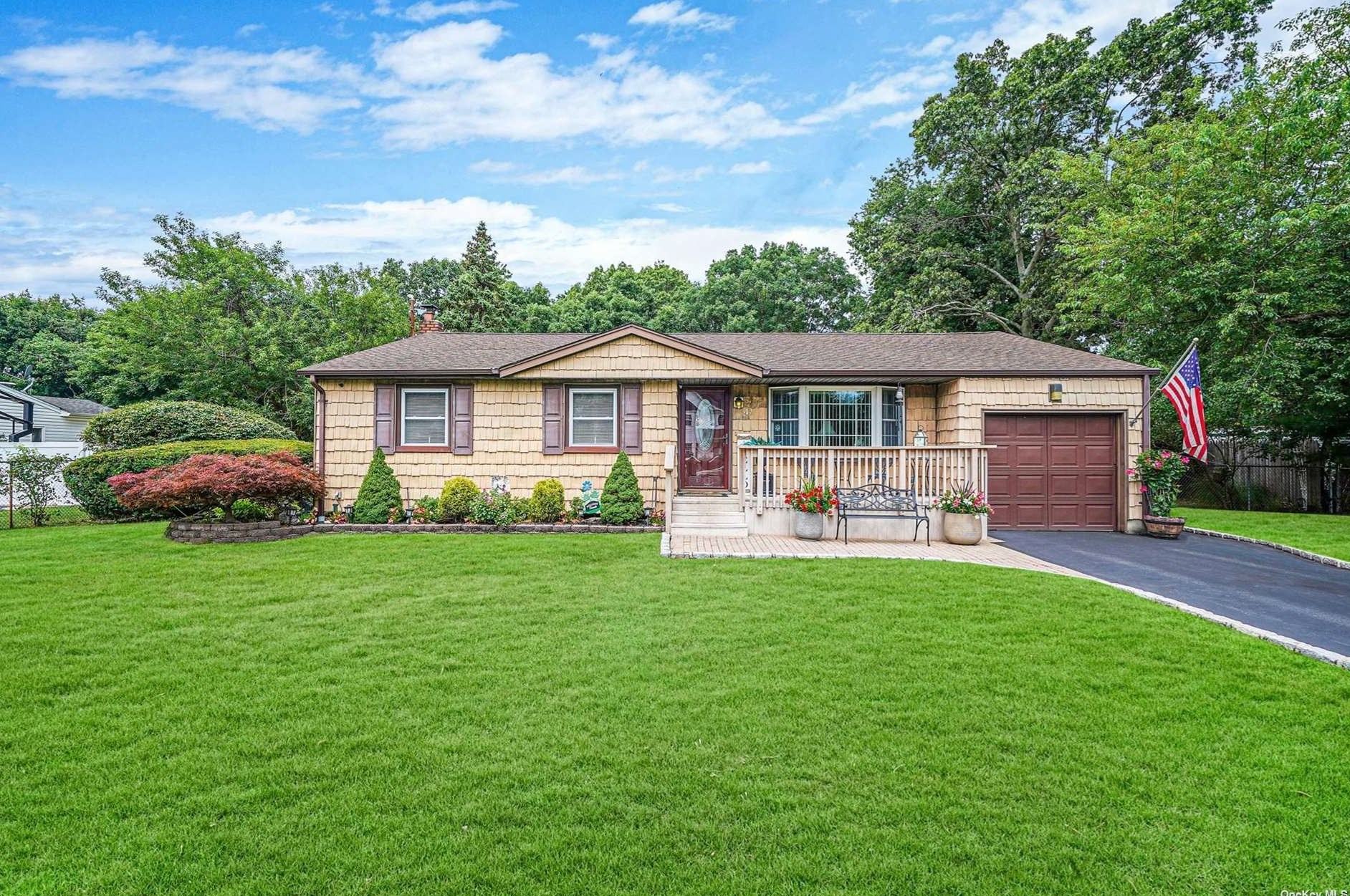 41 Prospect Ave, Pine Air, NY 11717-3709