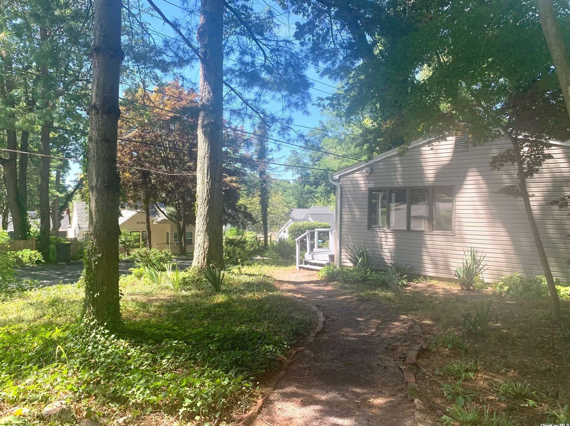 69 Atlantic Dr, Scotts Beach, NY 11789