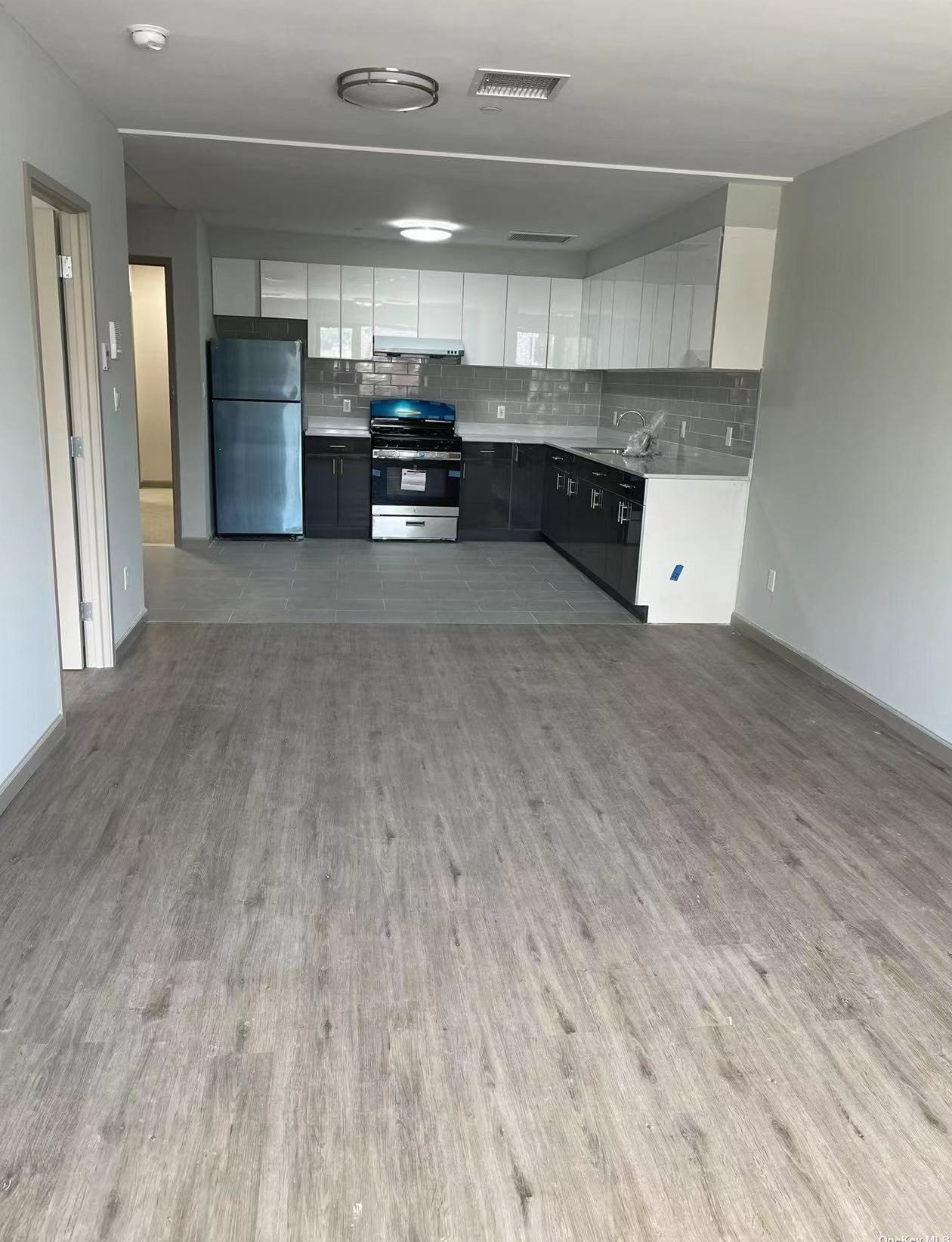 108-55 Roosevelt Ave, Flushing NY  11377-4459 exterior