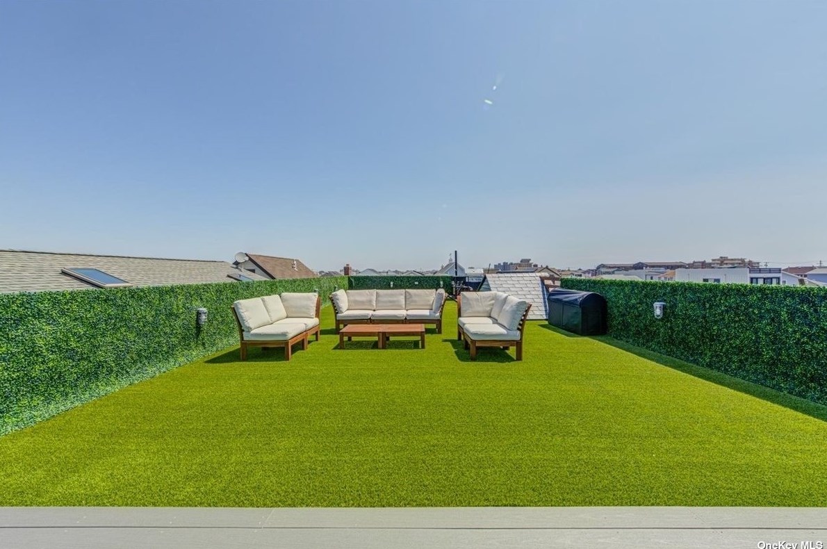 62 Oregon St, East Atlantic Beach, NY 11561-1528