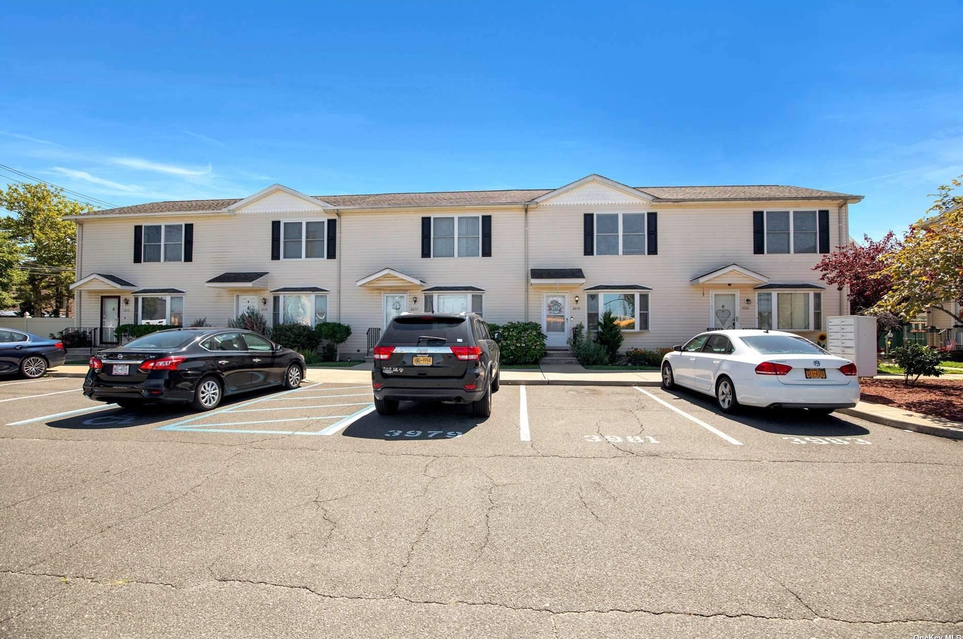3979 Long Beach Rd, Barnum Island, NY 11558-1128