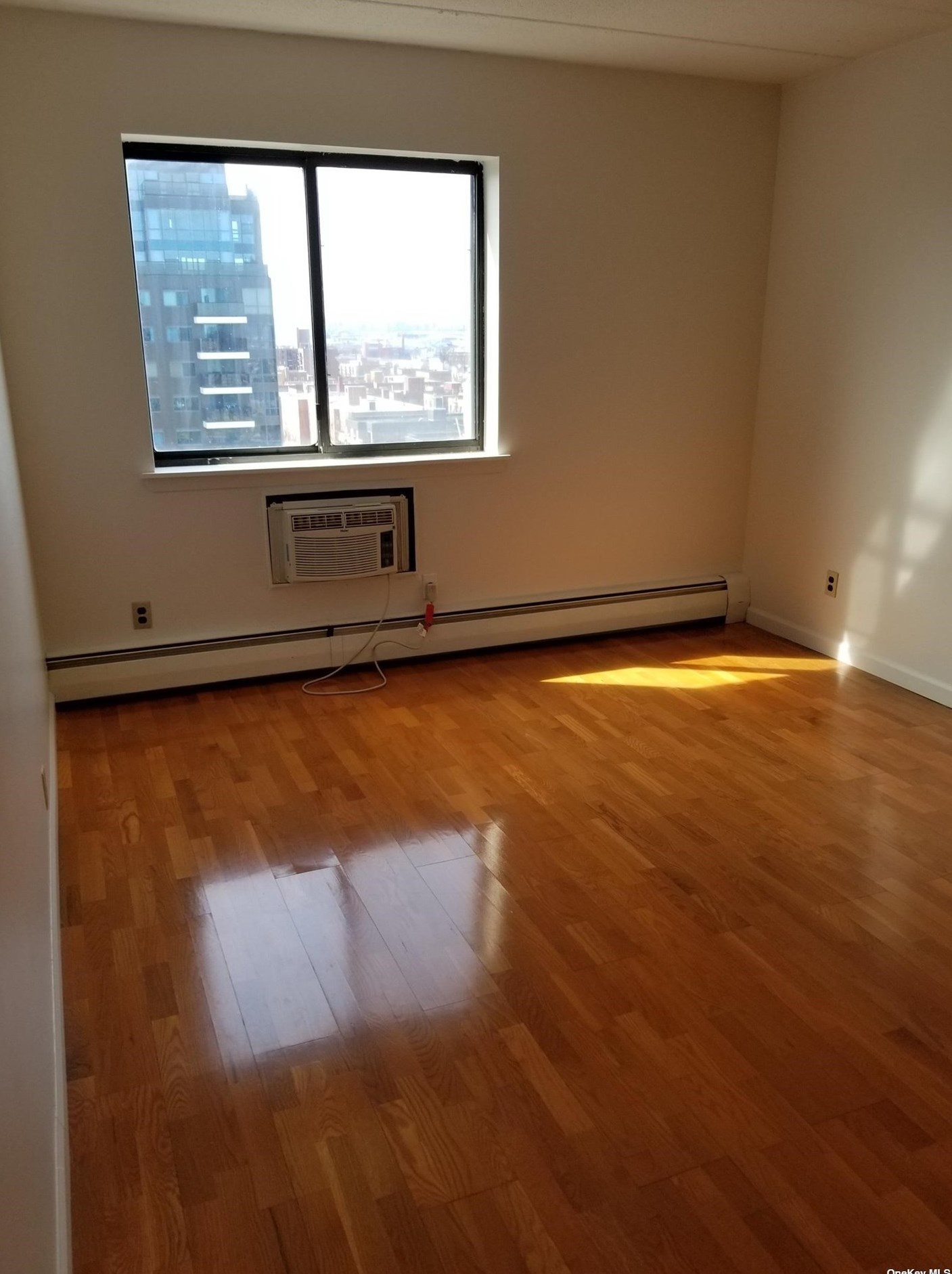 3520 147th St, Flushing, NY 11354-3765