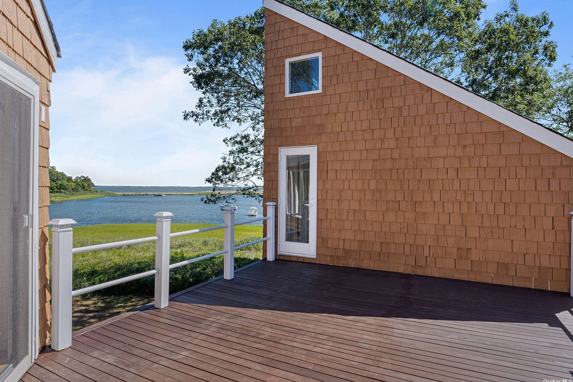 14 Duckwood Ln, Hampton Bays, NY 11946-1115