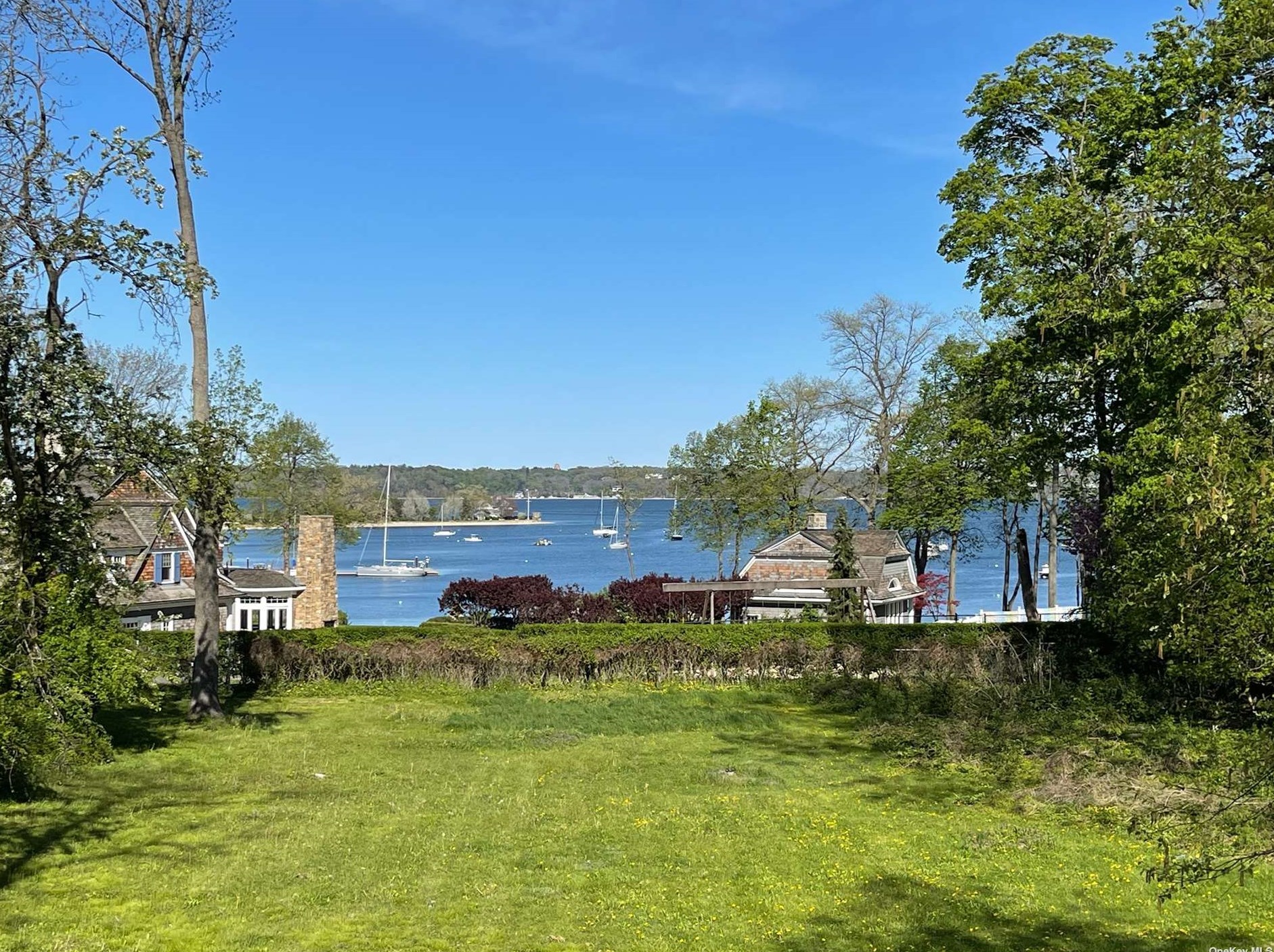 358 Centre Island Rd, Muttontown, NY 11771