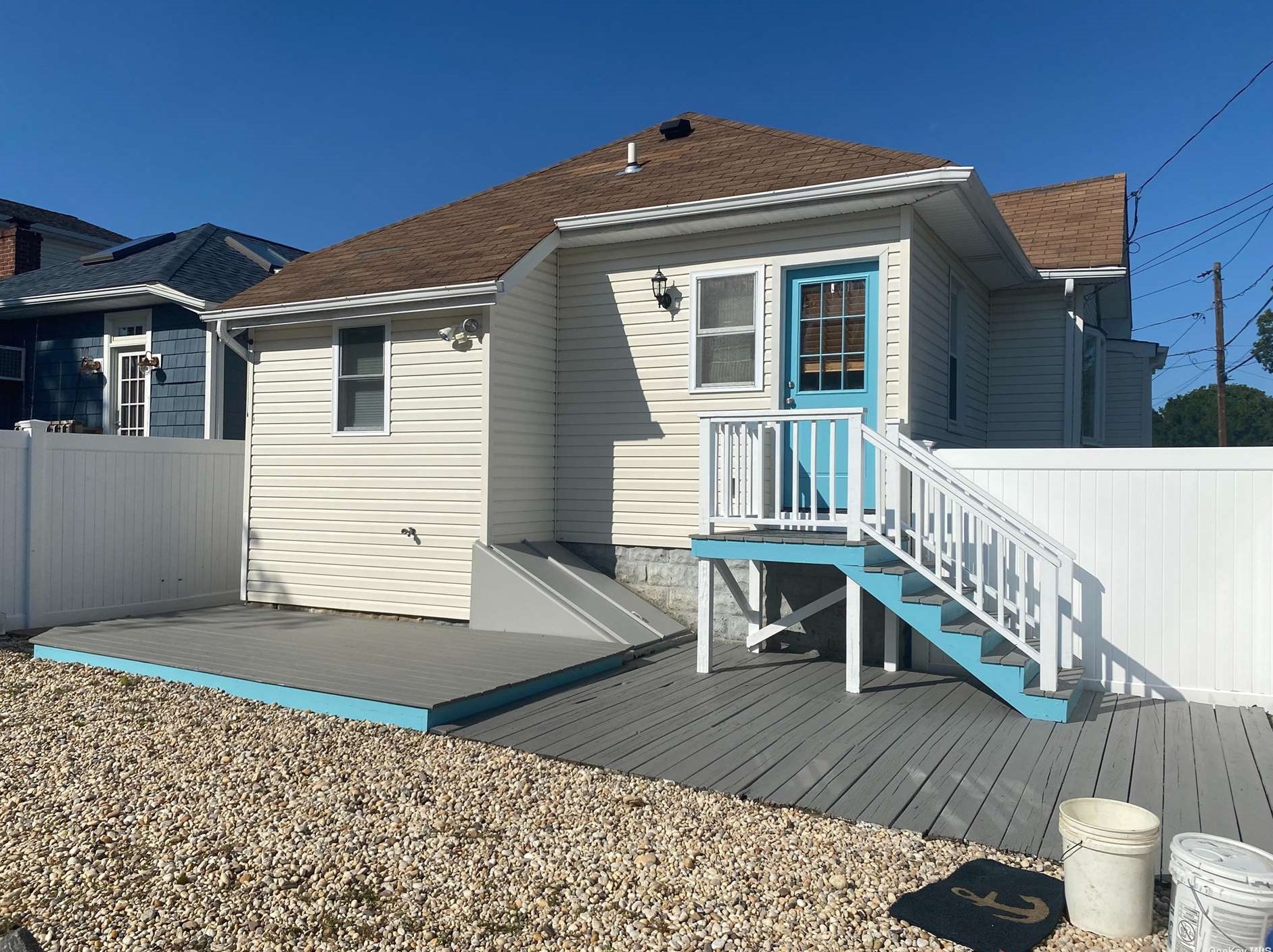 8 7th St, Bayville, NY 11709