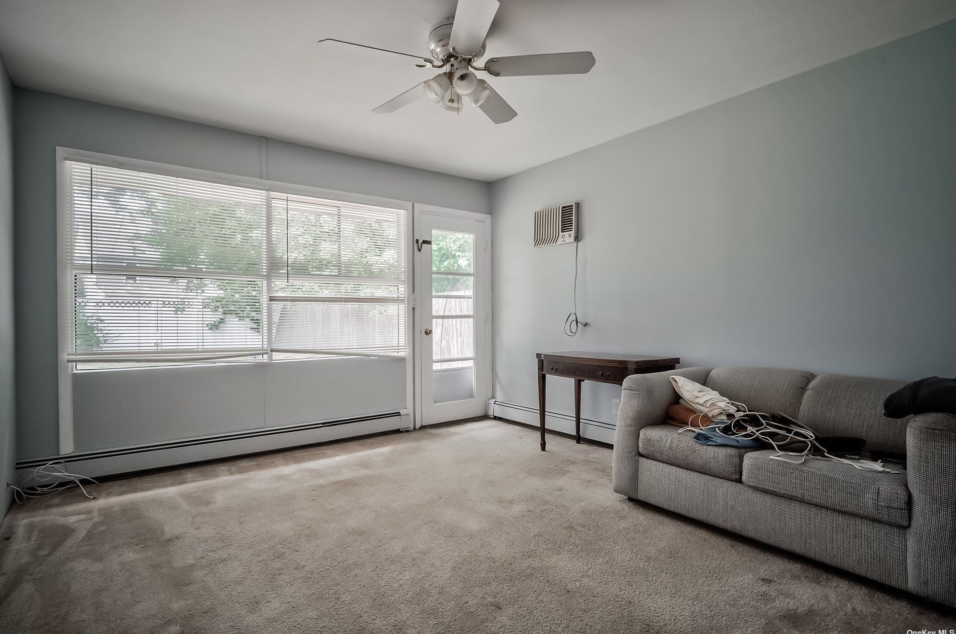 20 Glow Ln, Hicksville NY  11801-6105 exterior