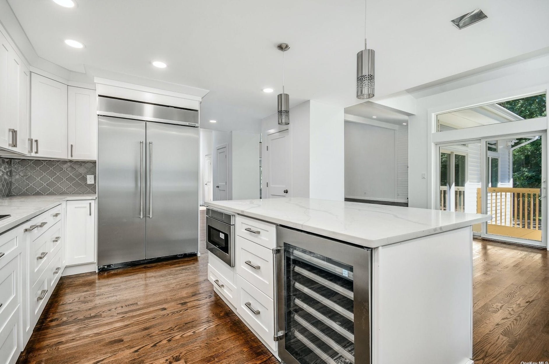 5 Evans Ln, Strongs Neck NY  exterior