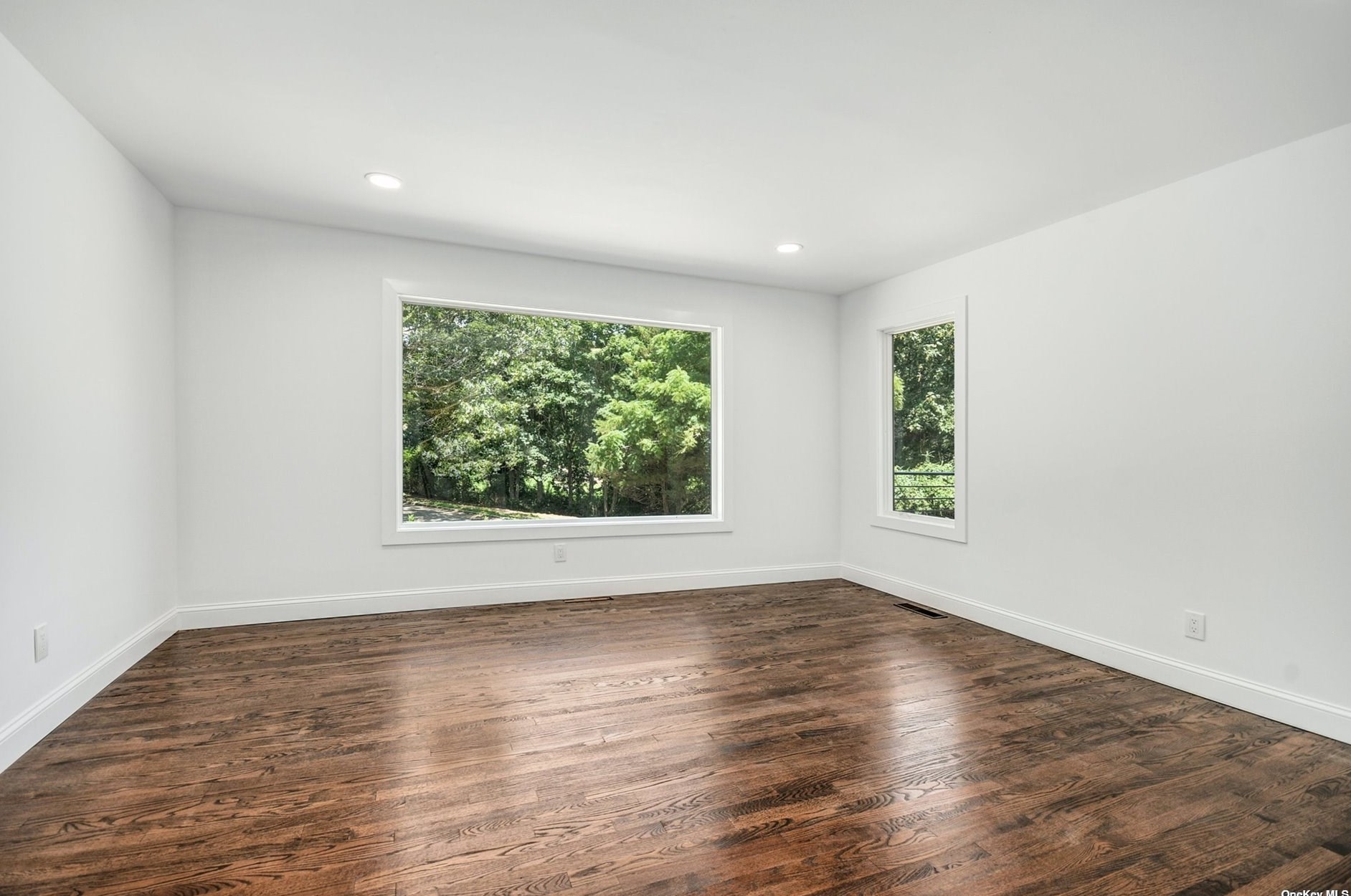 5 Evans Ln, Strongs Neck NY  exterior