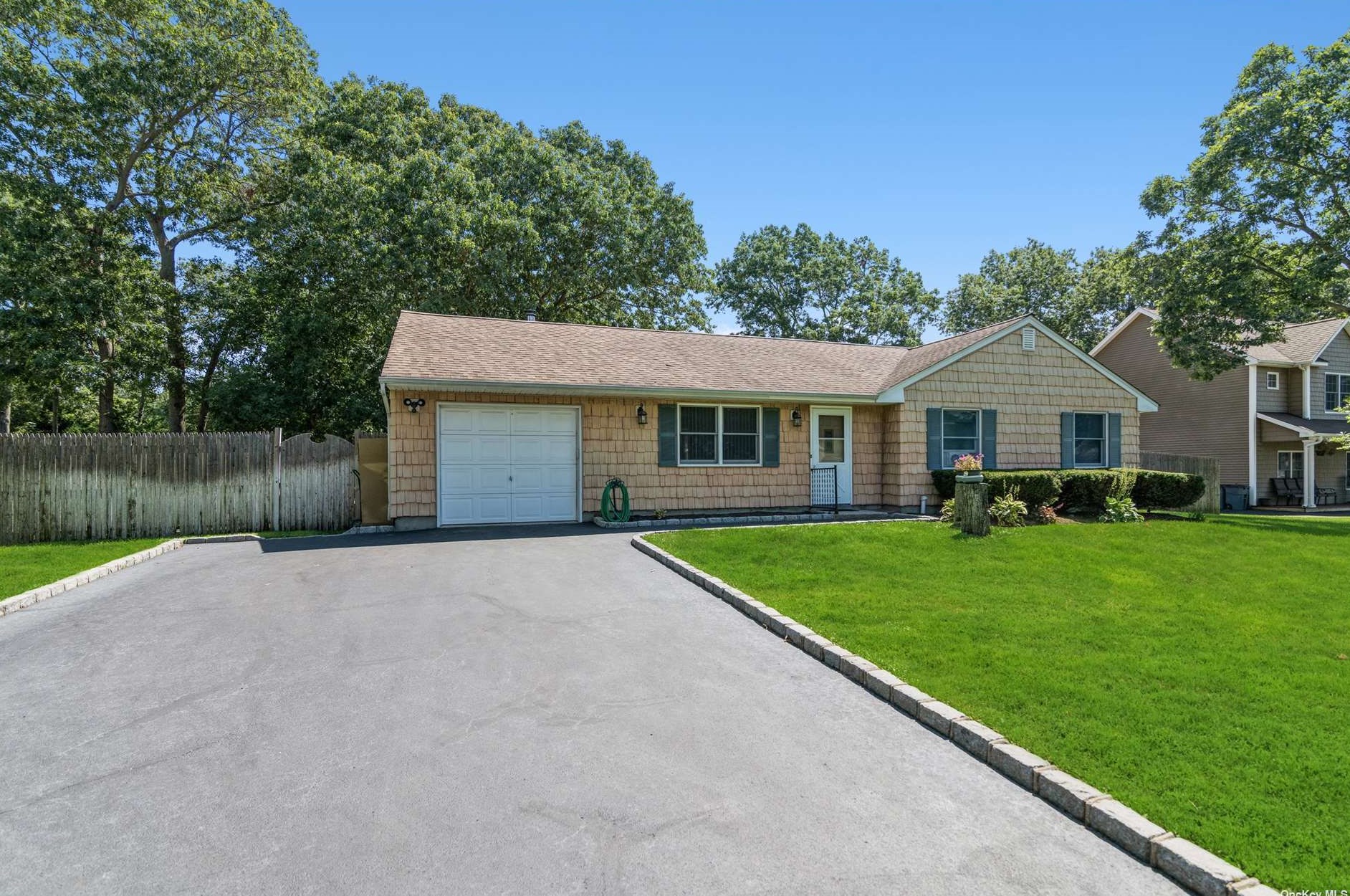 19 Scott Ave, Selden, NY 11784-1519