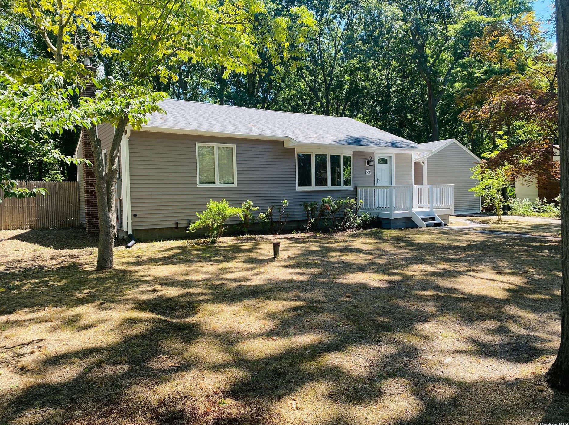 508 Lockwood Dr, Smith Point, NY 11967-1116
