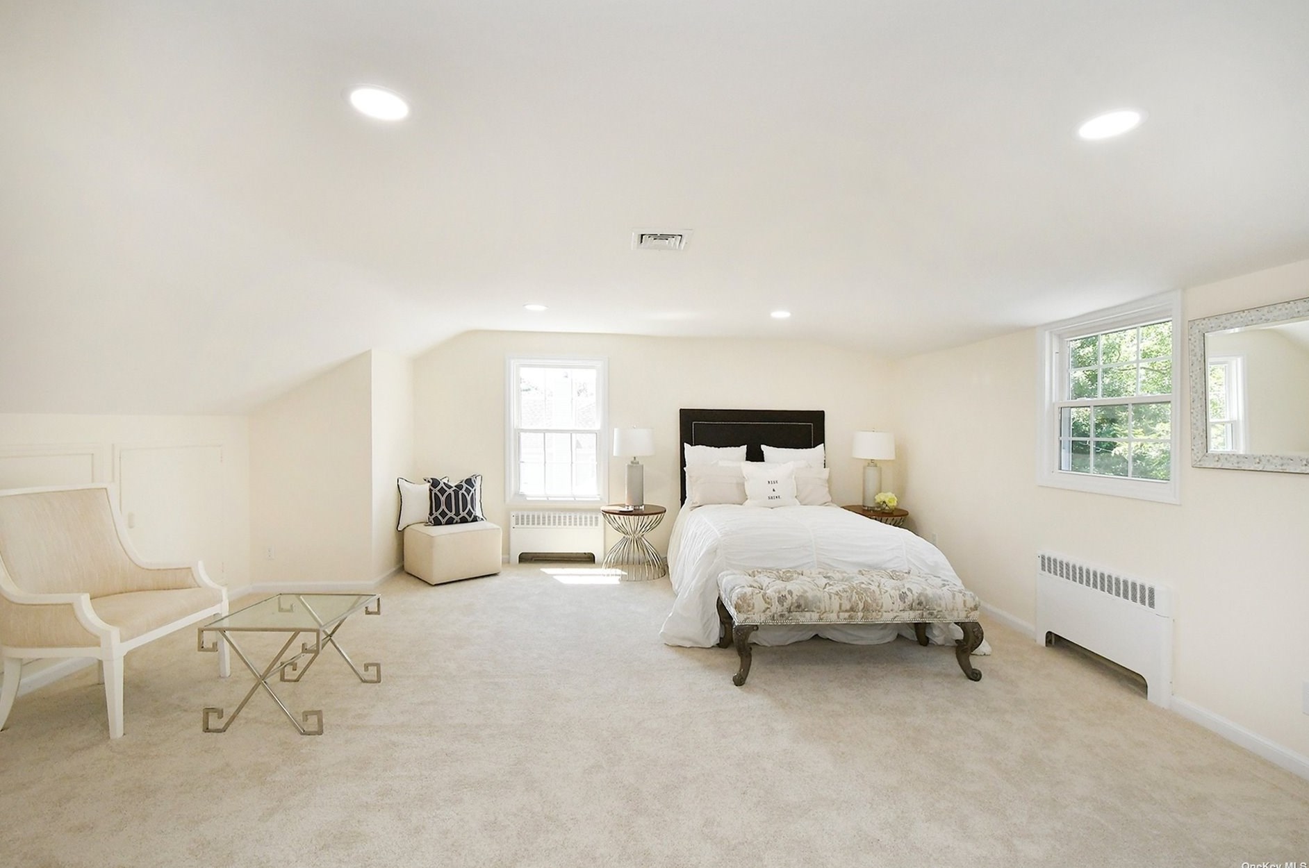 65 Cannon Ct, Hunt NY 11743-2811 exterior