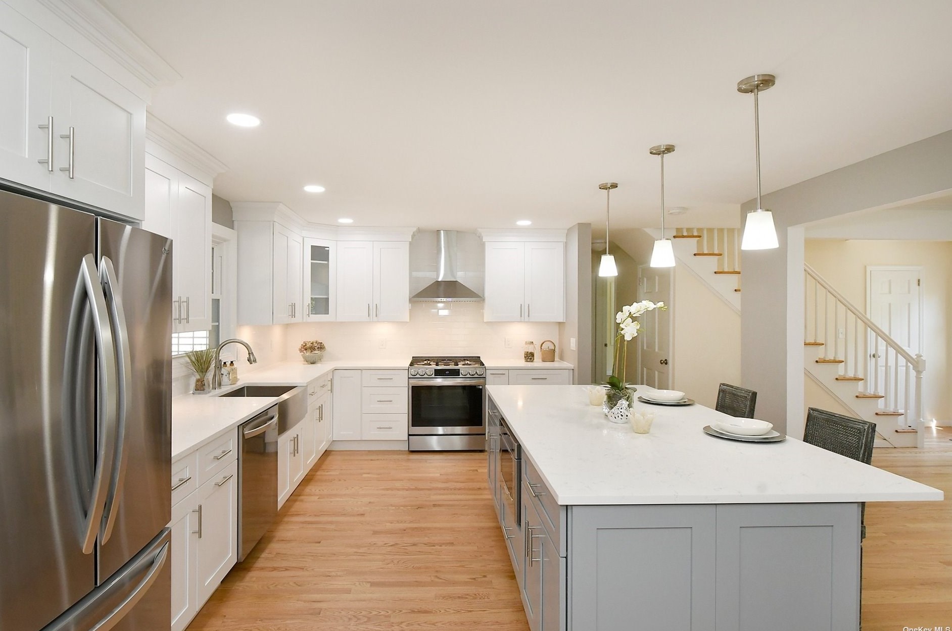 65 Cannon Ct, Hunt NY 11743-2811 exterior