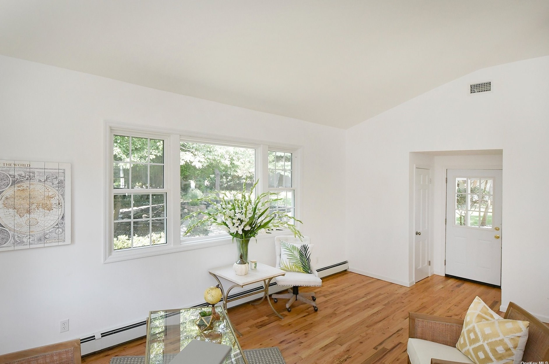 65 Cannon Ct, Hunt NY 11743-2811 exterior