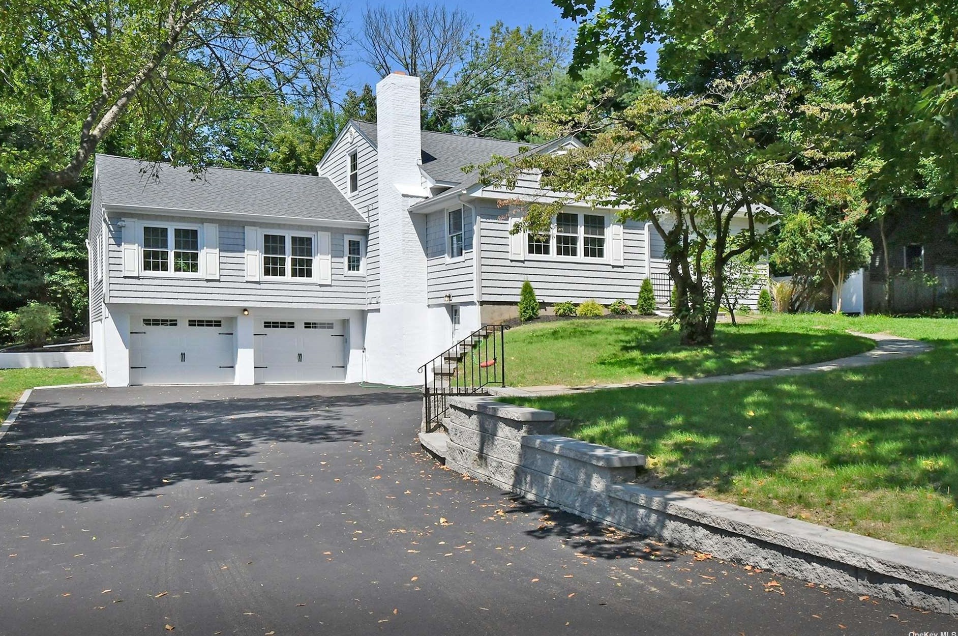 65 Cannon Ct, Hunt, NY 11743-2838