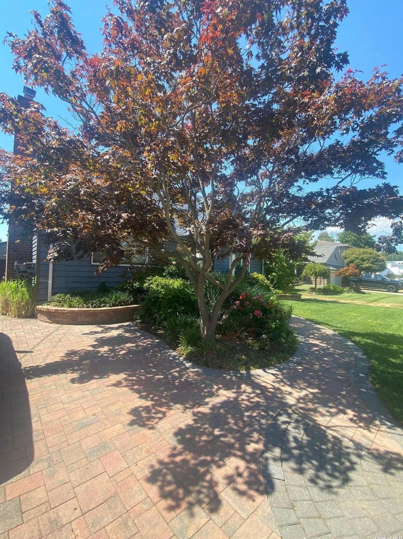 2810 Whaleneck Dr, North Merrick, NY 11566-5304