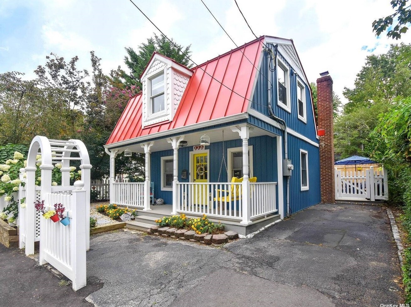 110 Maple Ave, Sea Cliff, NY 11579-1206