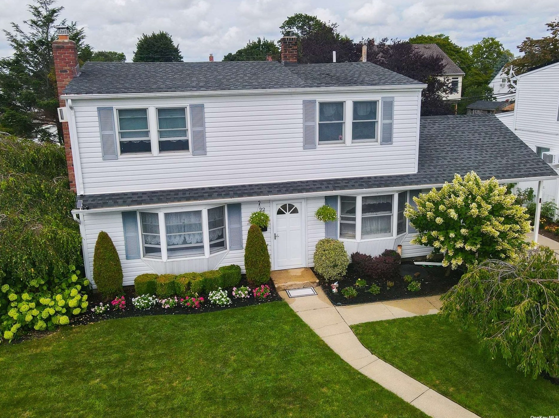 22 Farm Ln, Plainedge, NY 11756-2720