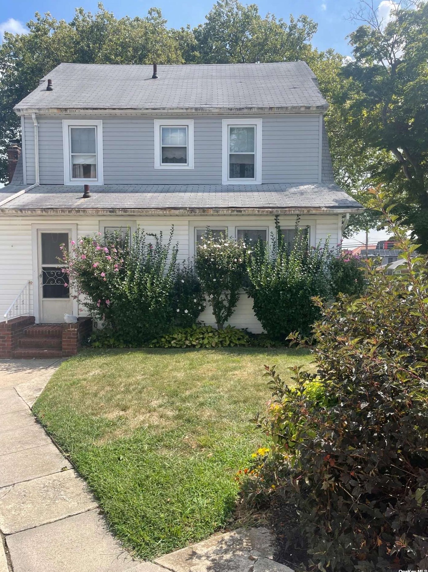 17-46 147th St, Flushing, NY 11357-1112