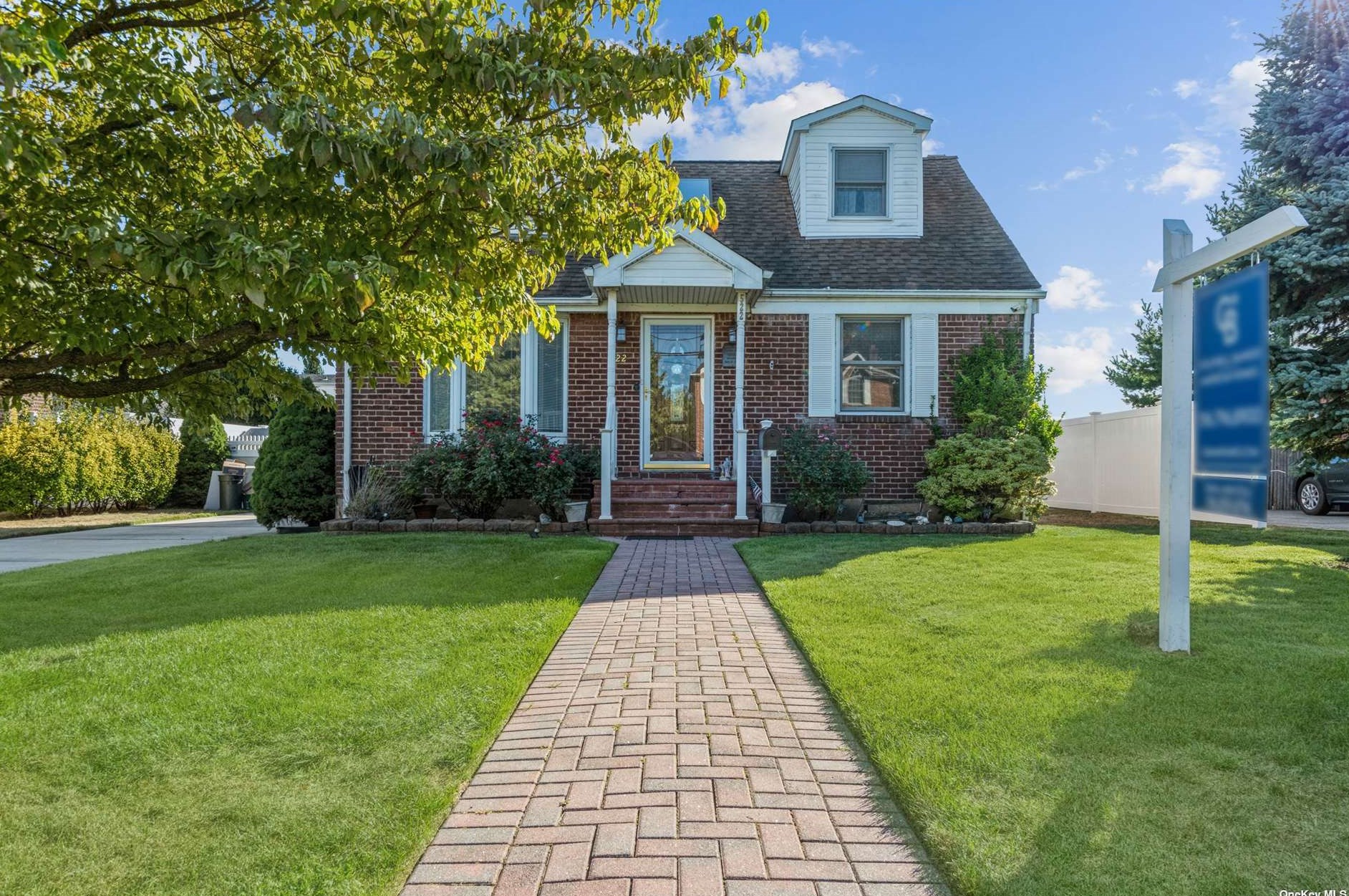 522 Benito St, Hempstead, NY 11554-3843