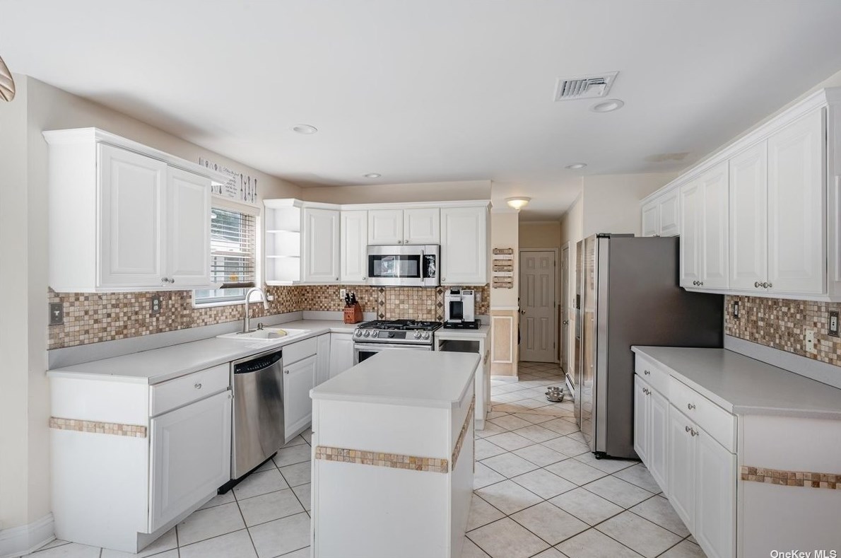 1 Rainbow Ct, Middle Island, NY 11953-1381