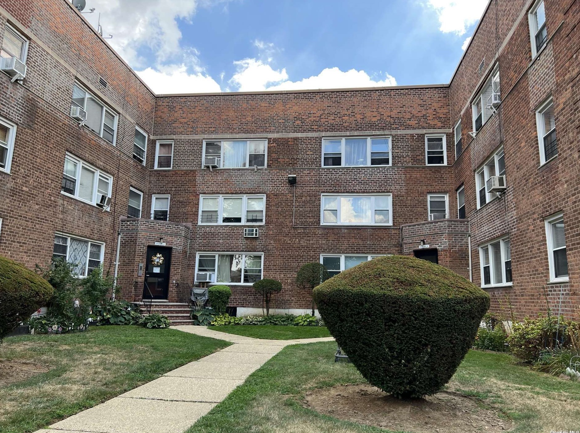 138-32 68th Dr, Flushing, NY 11367-3423