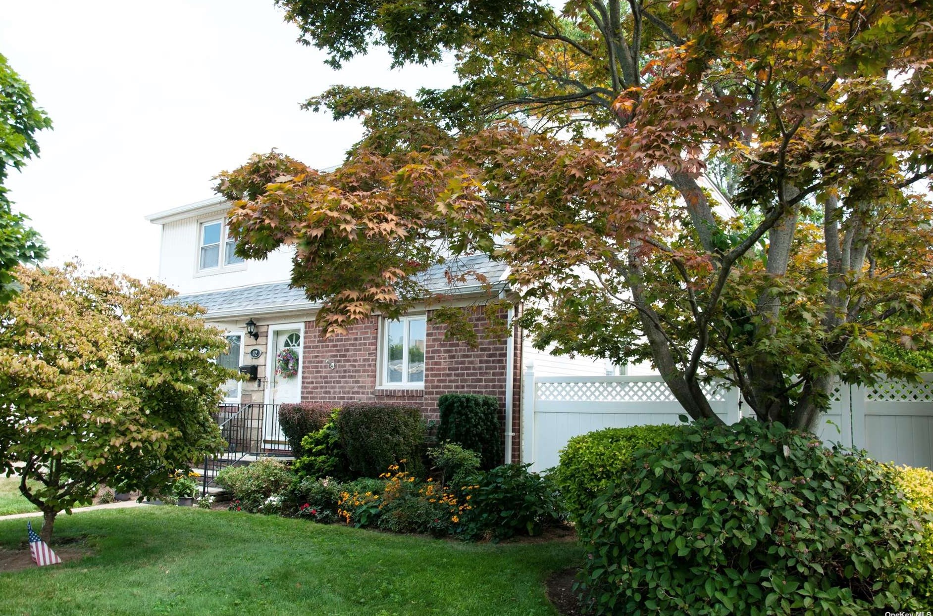82 Clearmeadow Dr, Hempstead, NY 11554-1420