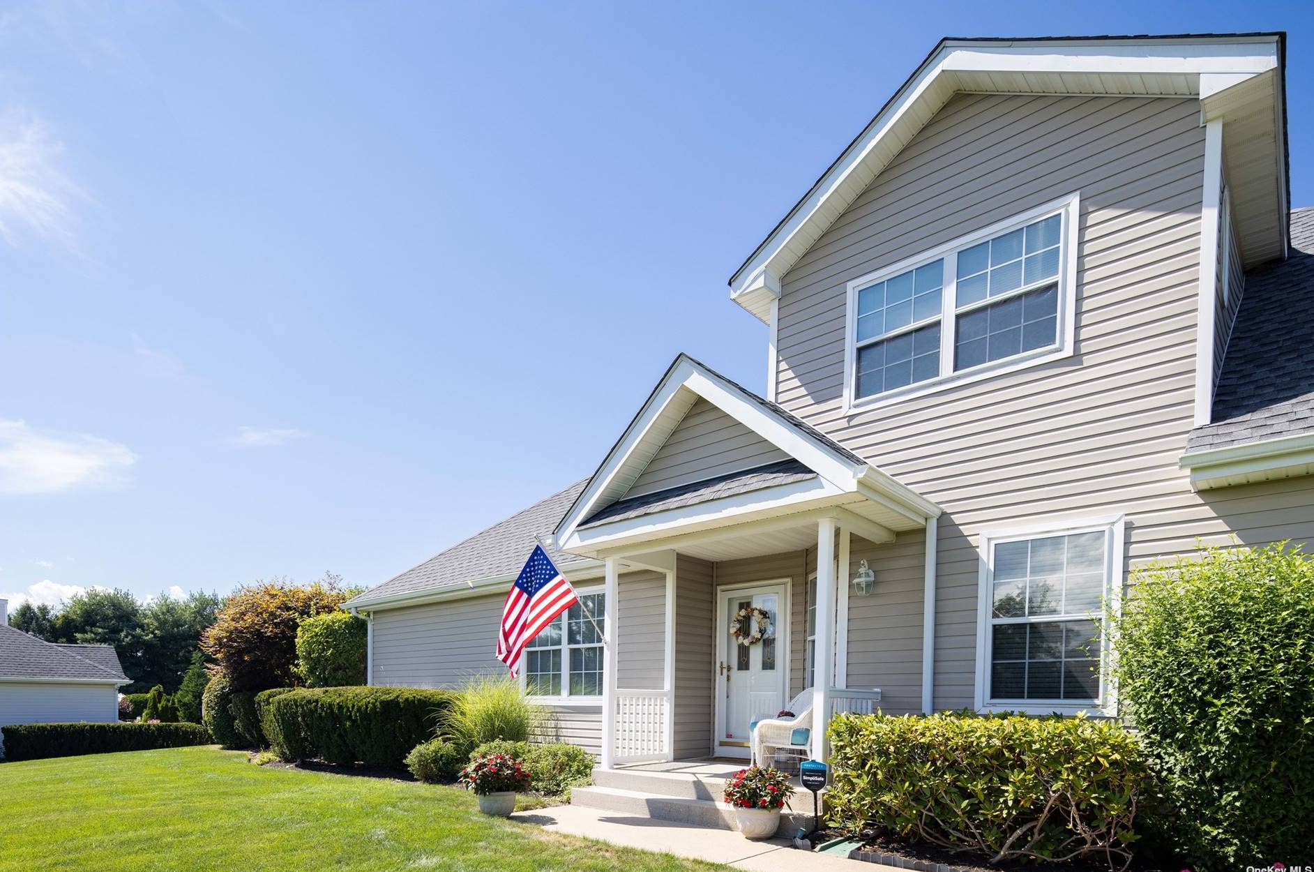 166 Scenic Lake Dr, Northampton, NY 11901-1868
