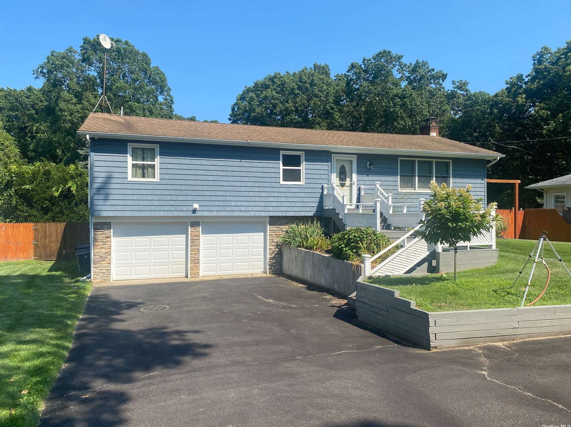 185 Wood Rd, South Setauket, NY 11720