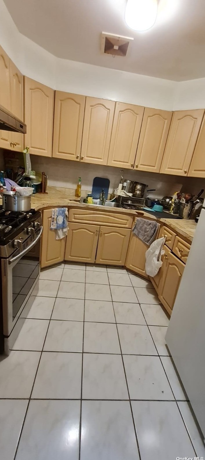 37-51 108th St, Flushing, NY 11368-2523