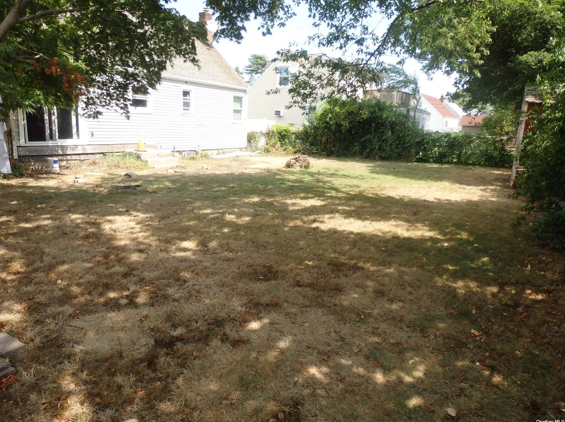 21 Frd Dr, East Massapequa NY  11758-3714 exterior