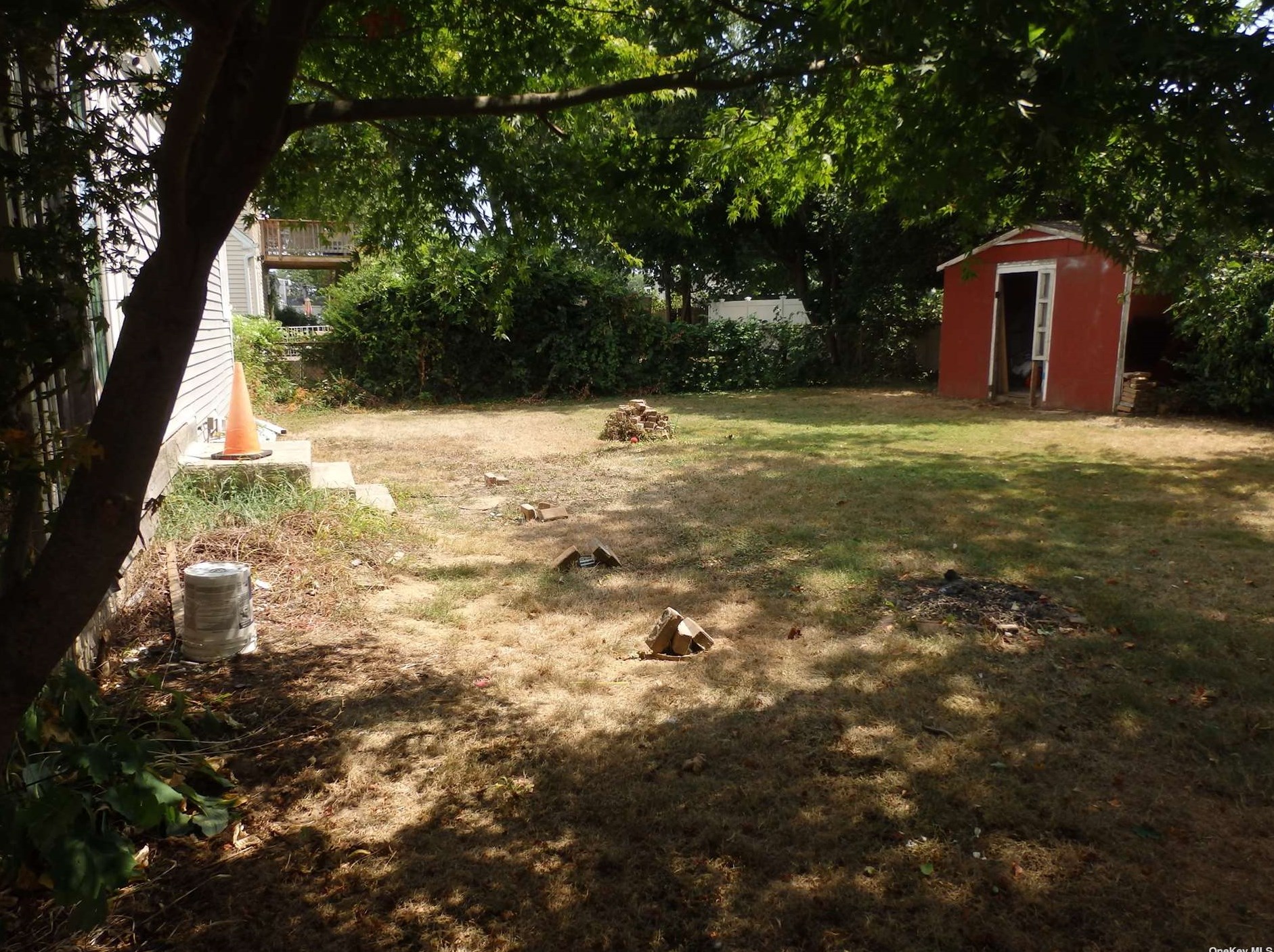 21 Frd Dr, East Massapequa NY  11758-3714 exterior