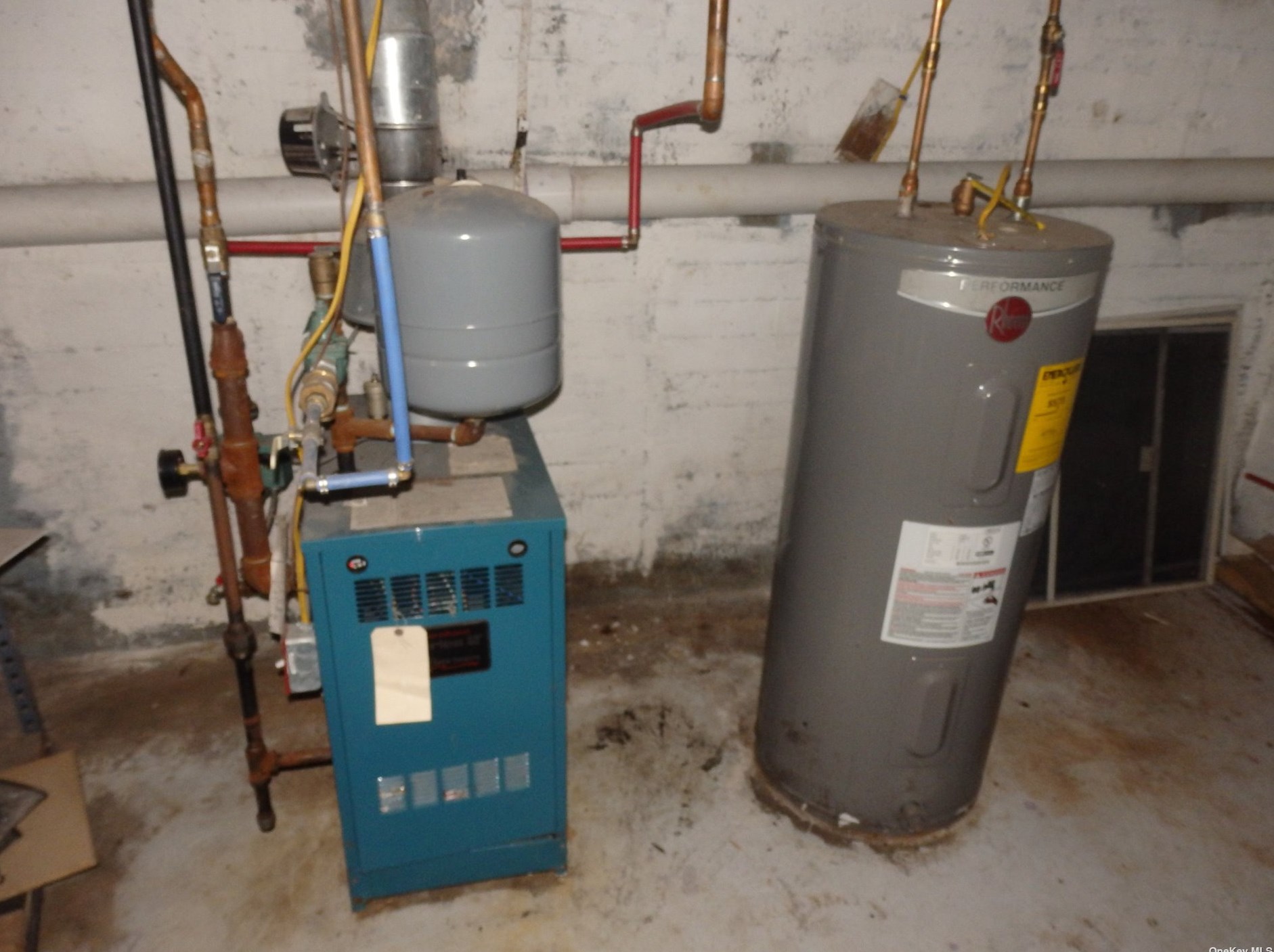 21 Frd Dr, East Massapequa NY  11758-3714 exterior