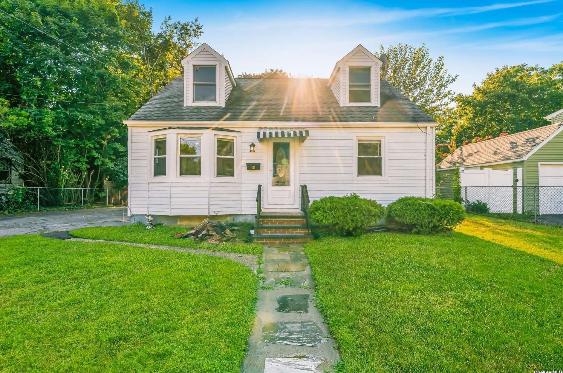 18 Clifton Pl, Prt Jefferson Station, NY 11776-1140
