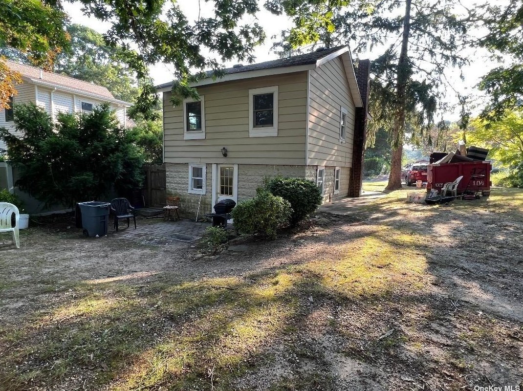 30 Long Beach Dr, Scotts Beach, NY 11789