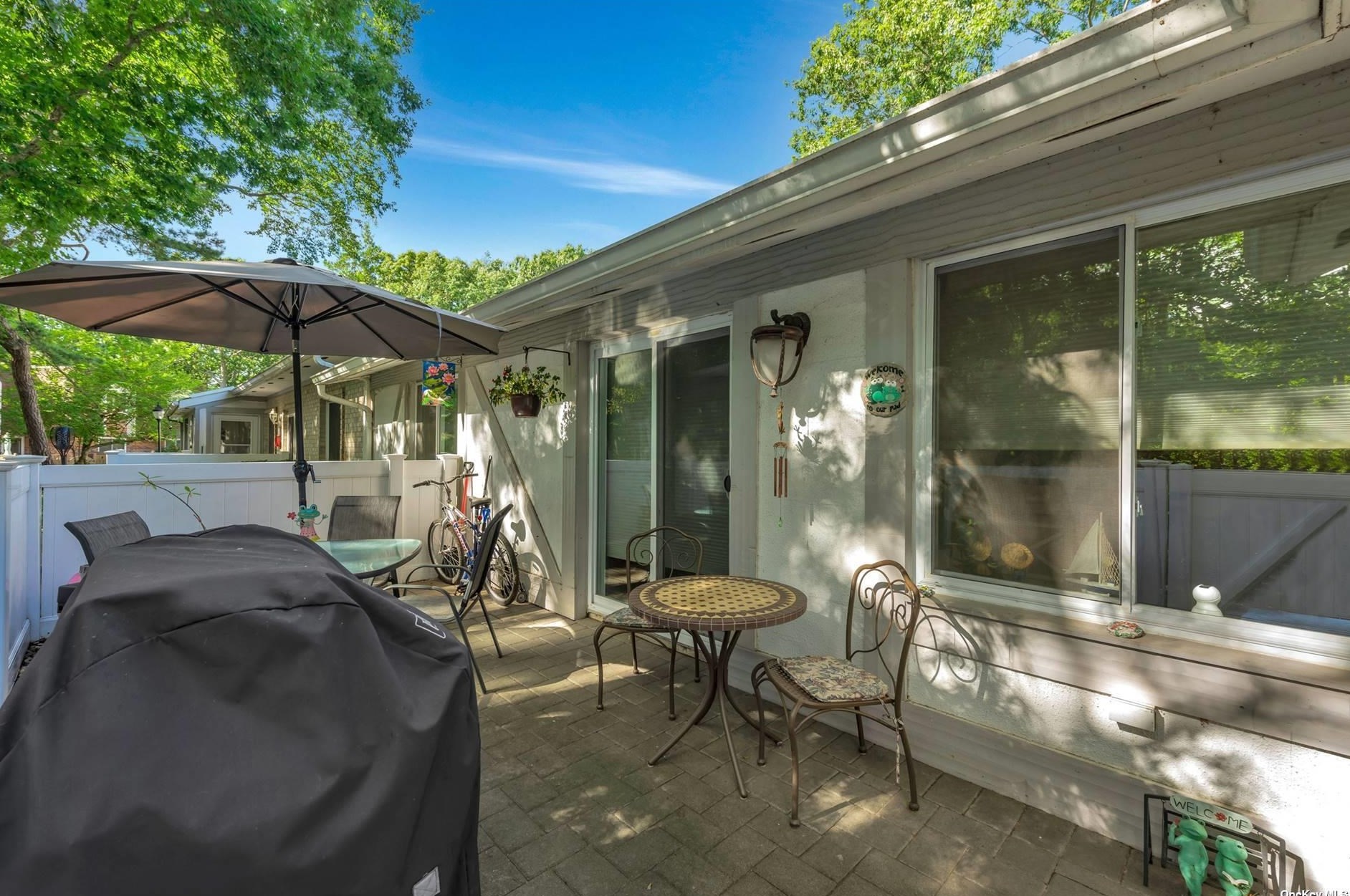 324 Birchwood Rd, Gordon Heights, NY 11763-1236