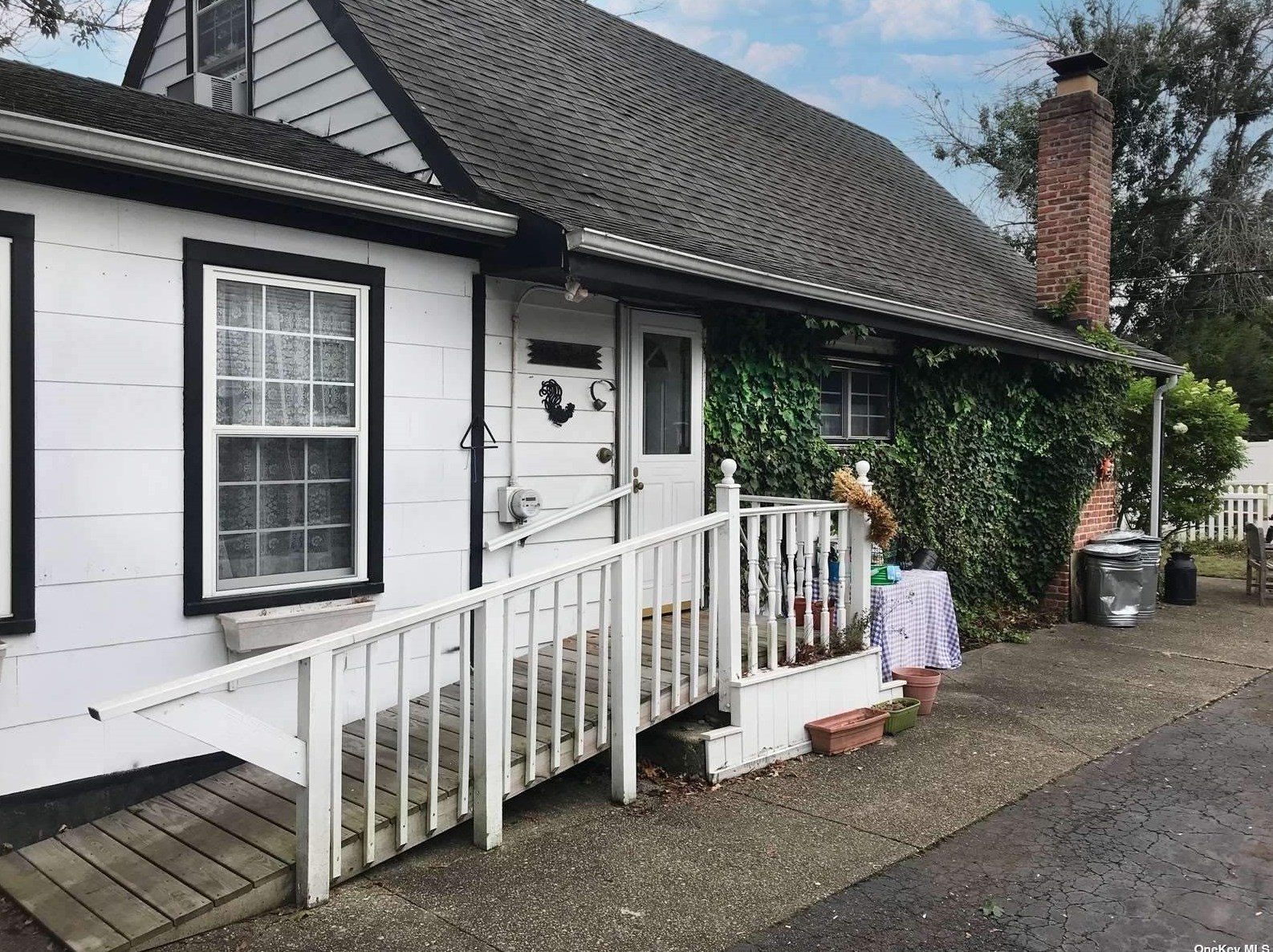 334 Gillette St, Huntington Station, NY 11746