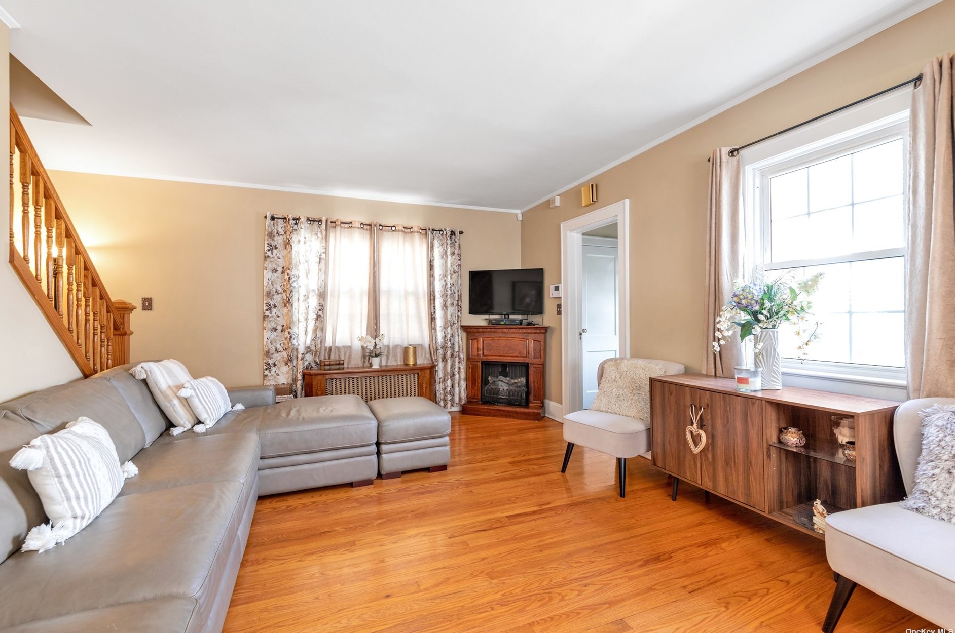 1610 Washington Ave, New Hyde Park, NY 11040