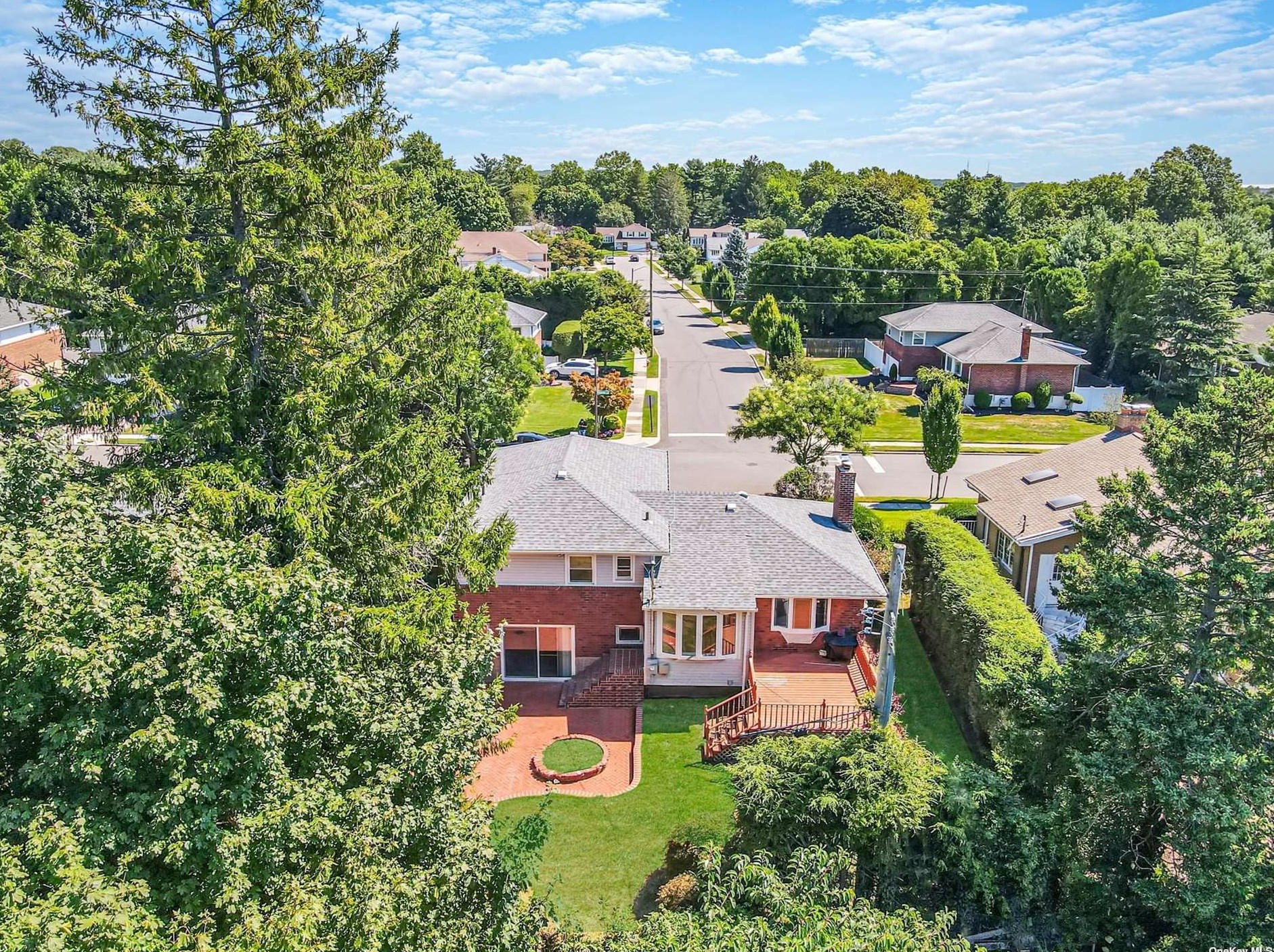 39 Melanie Ln, Syosset, NY 11791
