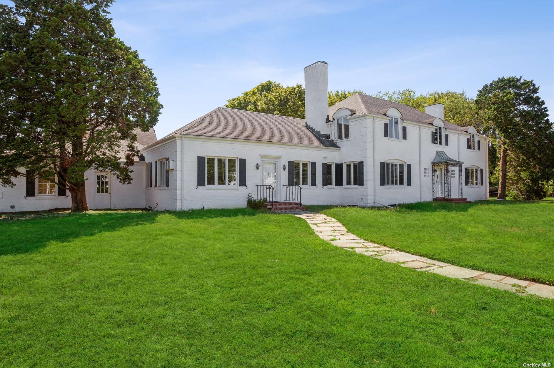 64 Roe Blvd, Canaan Lake, NY 11772-2611