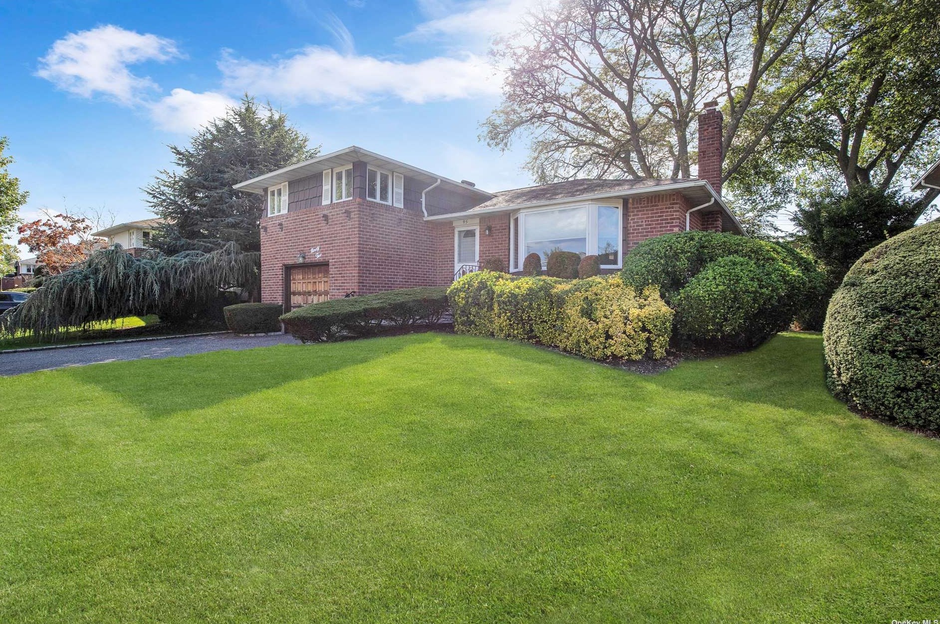 95 Bud Ln, Plainedge, NY 11756-1710