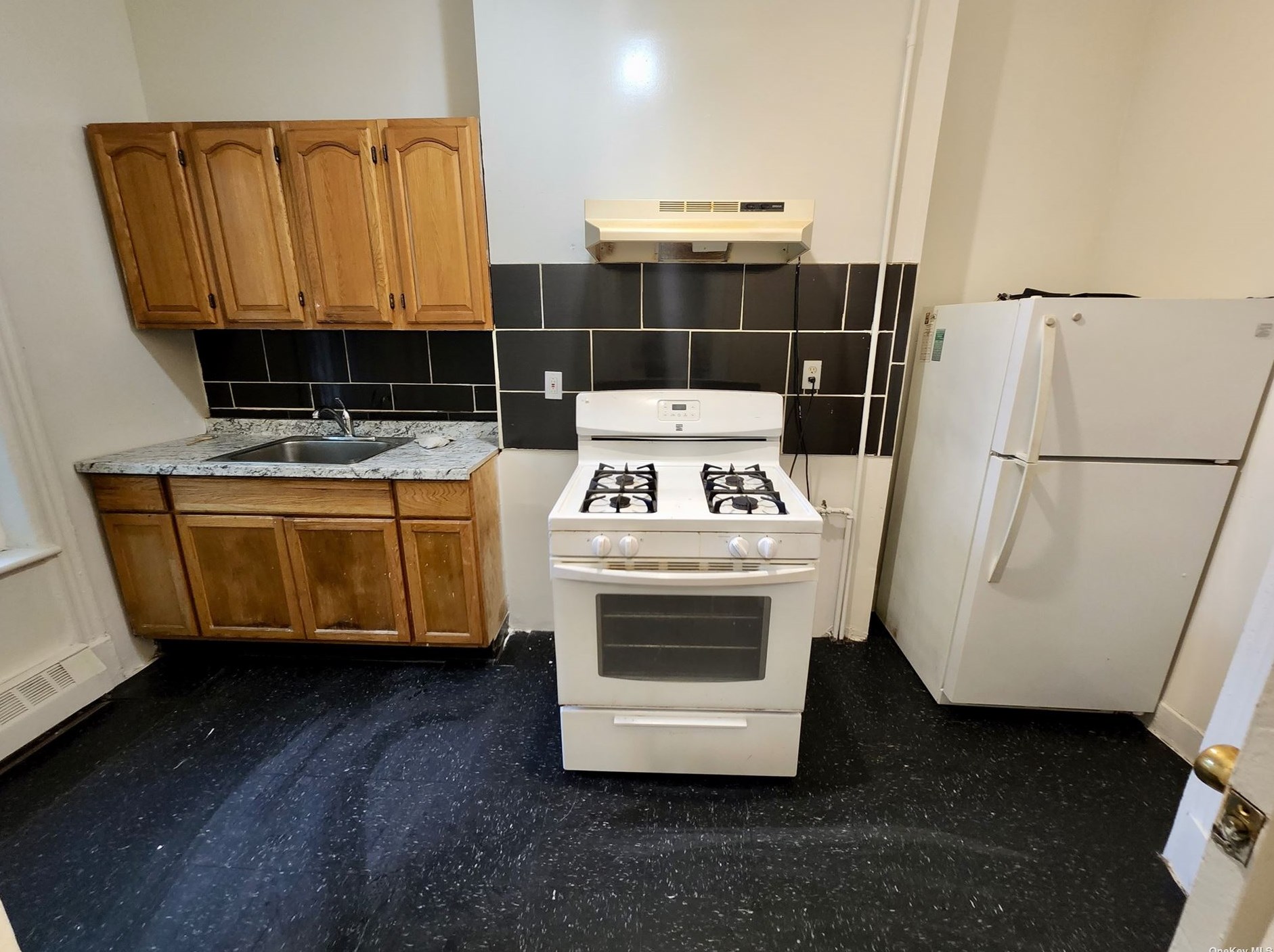 15 Milford St, Brooklyn, NY 11208-2411