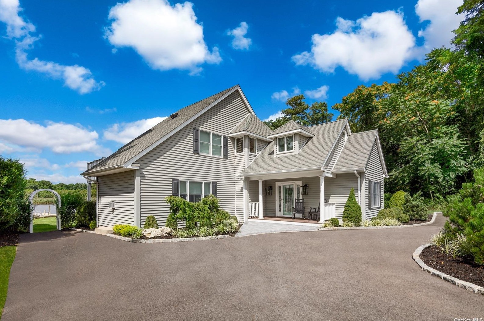 31 River Ave, Eastport, NY 11941