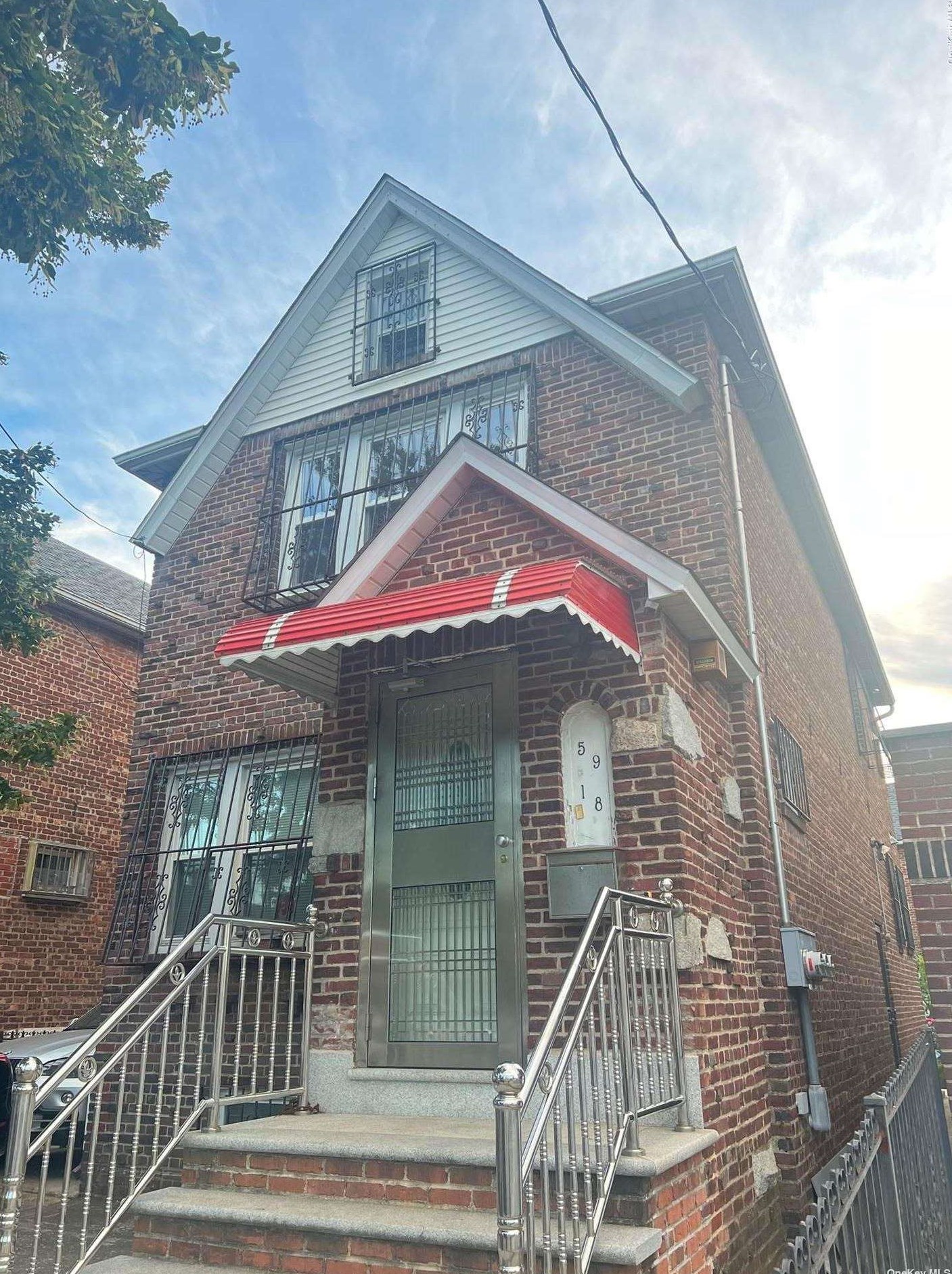 59-18 136th St #2nd Fl, Flushing, NY 11355