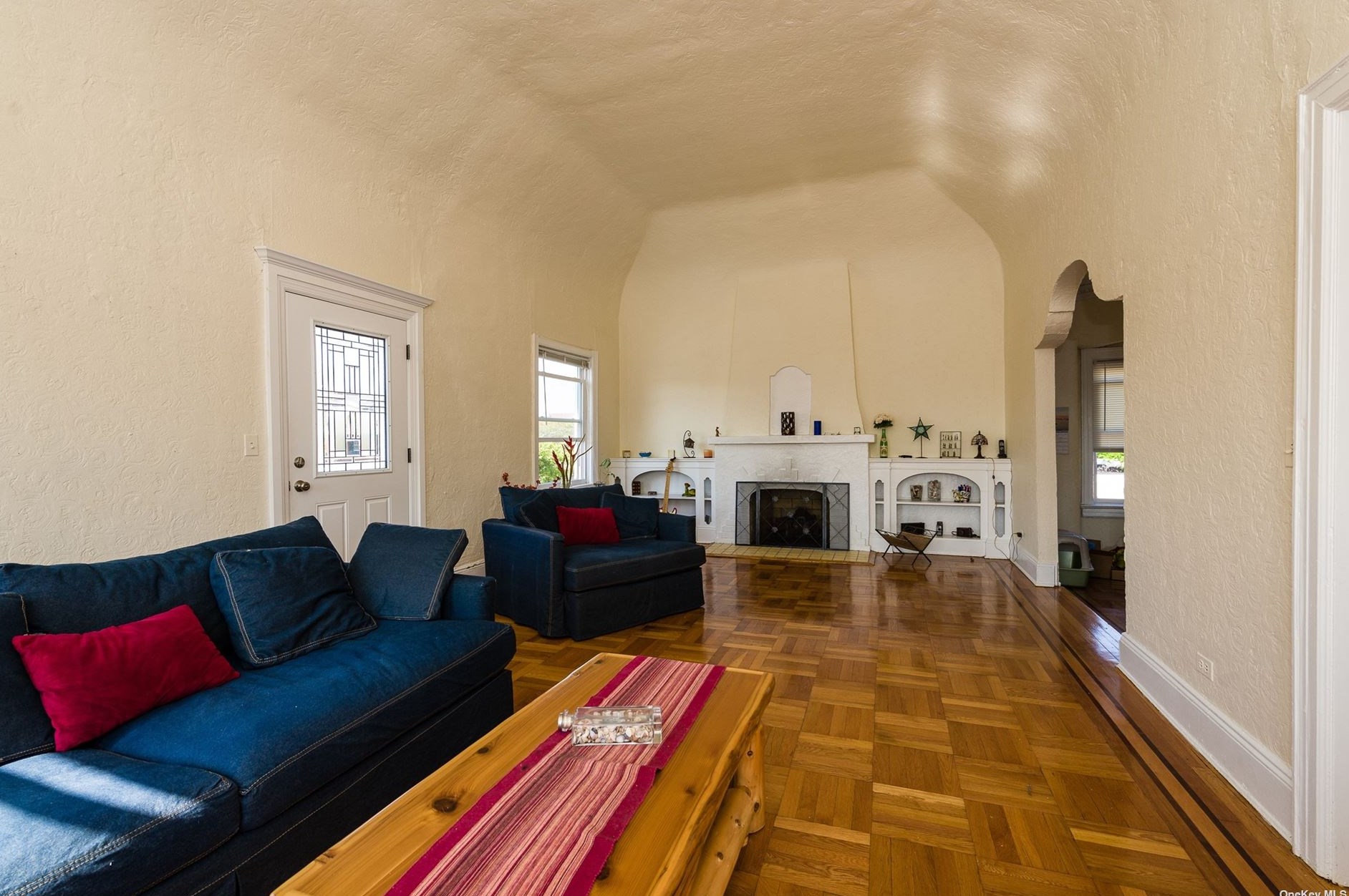 233 W Walnut St #2fl, East Atlantic Beach, NY 11561