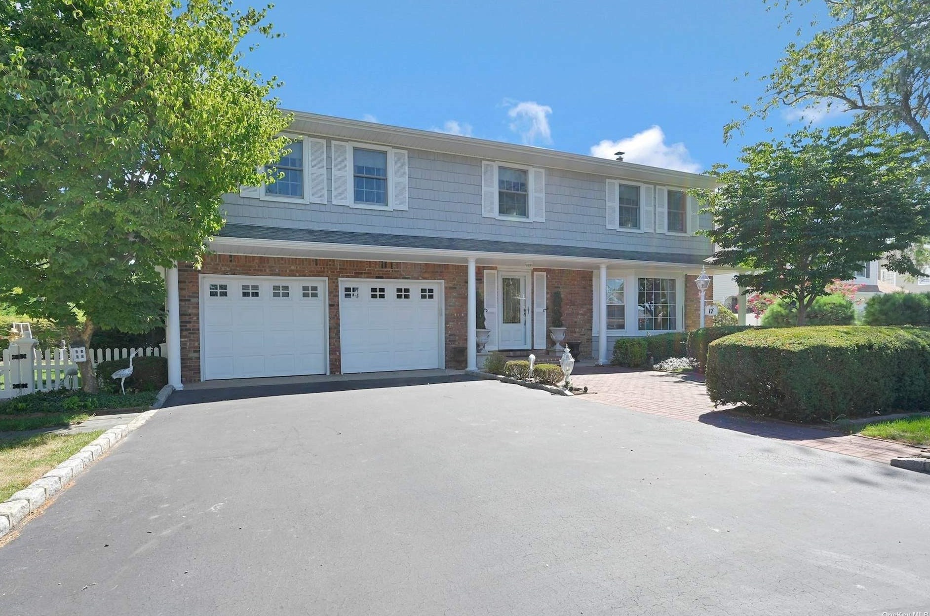 17 Dana Ln, East Islip, NY 11730-2204