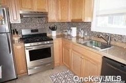 15 Sagamore Rd #1, Barnum Island, NY 11558
